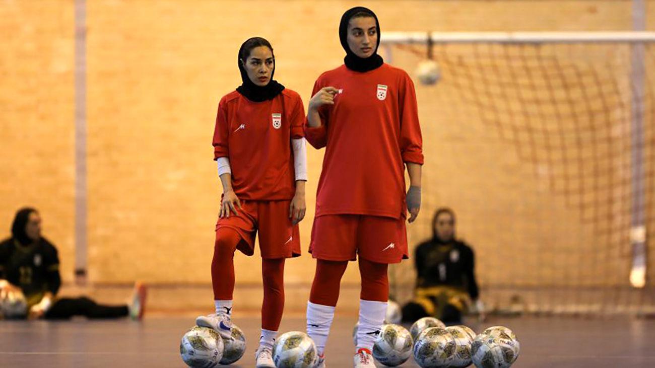 صف آرایی زنان ایران برای دفاع از عنوان قهرمانی