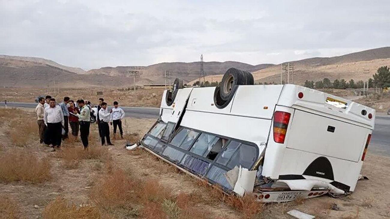 1 مصدوم بر اثر واژگونی مینی بوس حامل دانش آموزان در سملقان