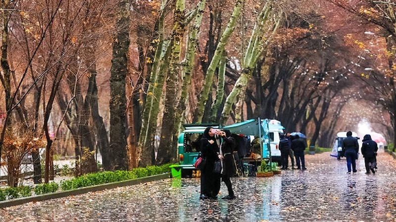 رگبار باران در شرق و شمال اصفهان/ دما کاهش می‌یابد