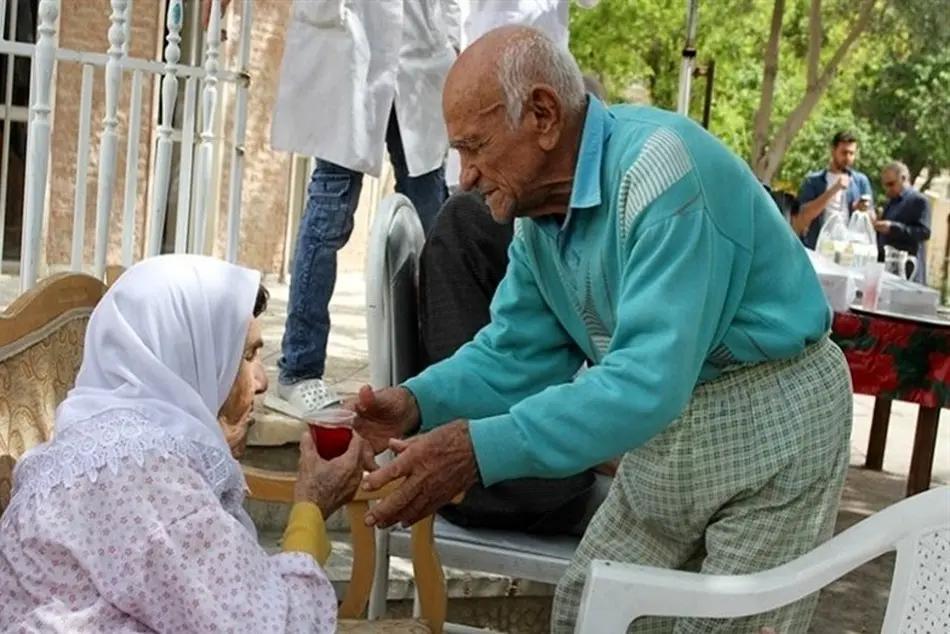 انتقاد از افزایش ناچیز متناسب سازی حقوق بازنشستگان/ چرا فقط یک میلیون و ۴۰۰ هزار تومان به حقوق اضافه شد؟!