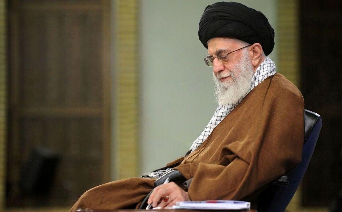 نظر آیت الله خامنه ای درباره پوشیدن لباس مارک آمریکایی