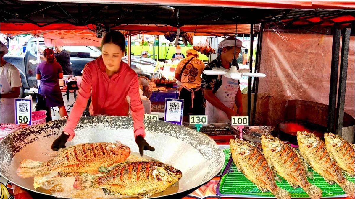 غذای خیابانی در تایلند؛ ماهی تیلاپیا سرخ شده با برنج در بانکوک (فیلم)