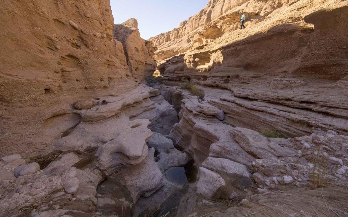 نمایی زیبا از دره کال جنی با ساختار عجیب در طبس (فیلم)