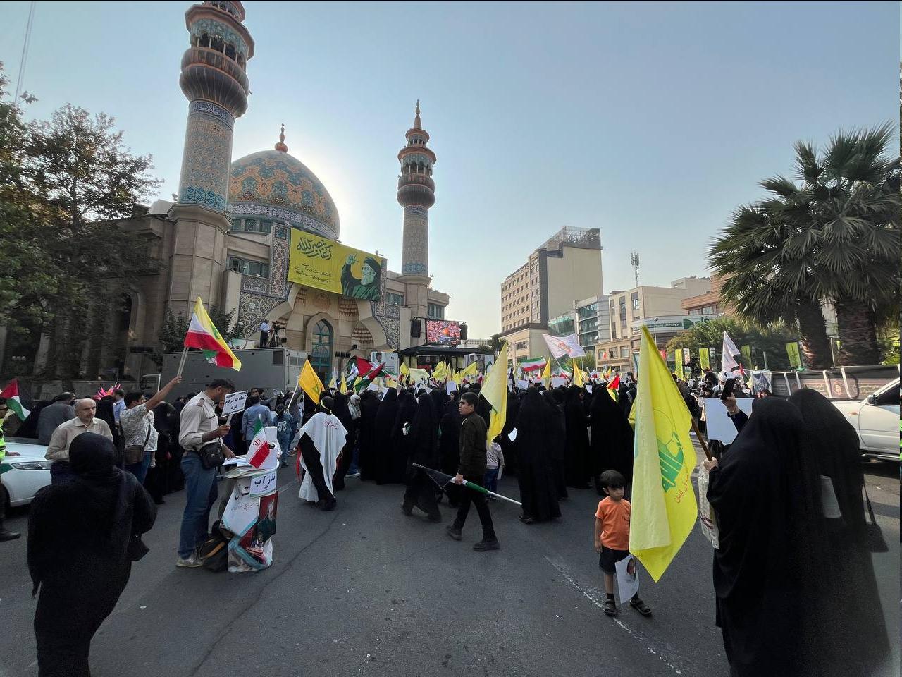 اجتماع بزرگ مردمی در میدان فلسطین؛ هم اکنون