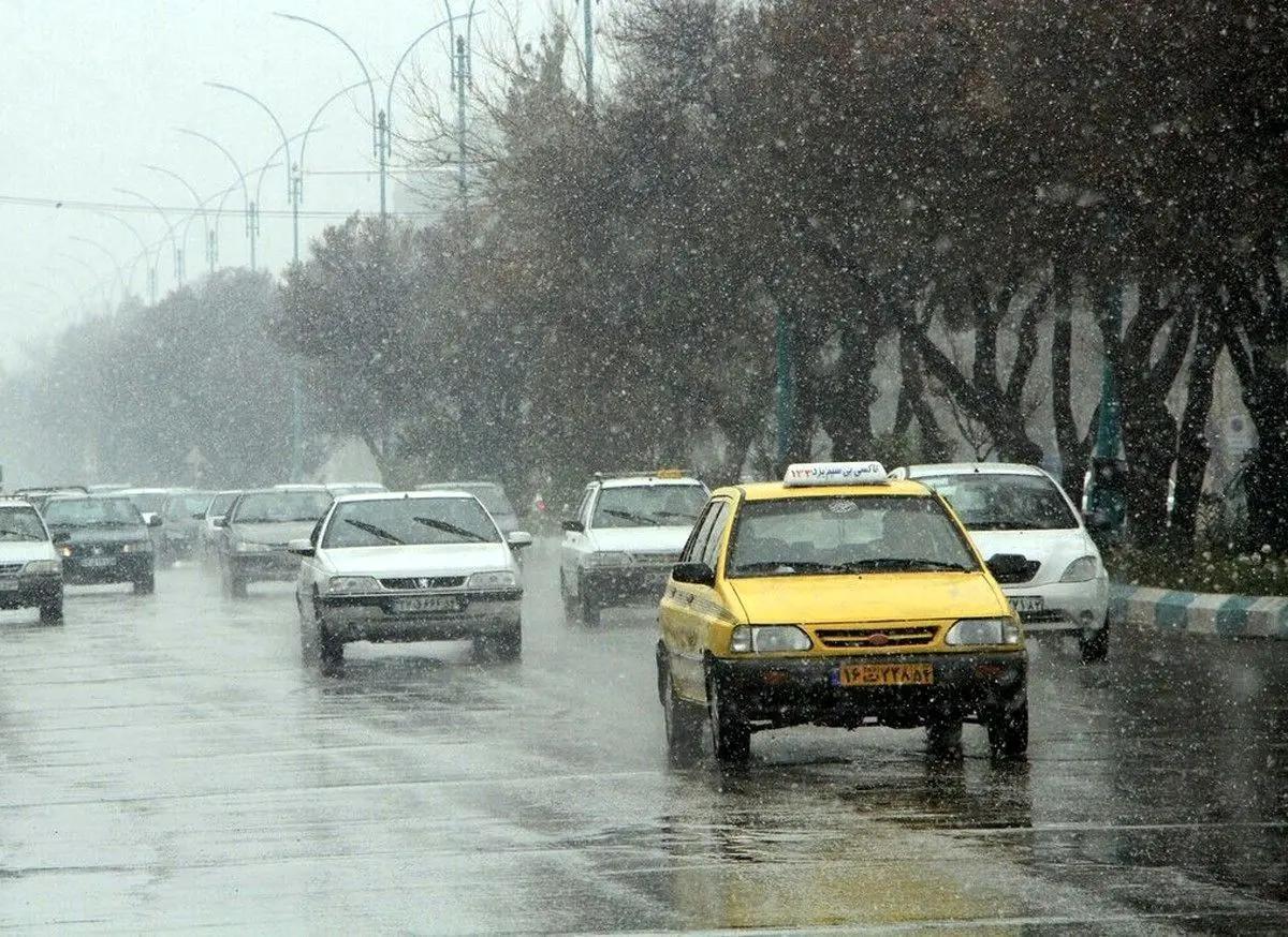 مه گرفتگی و بارش باران در محور چالوس و آزادراه قزوین رشت