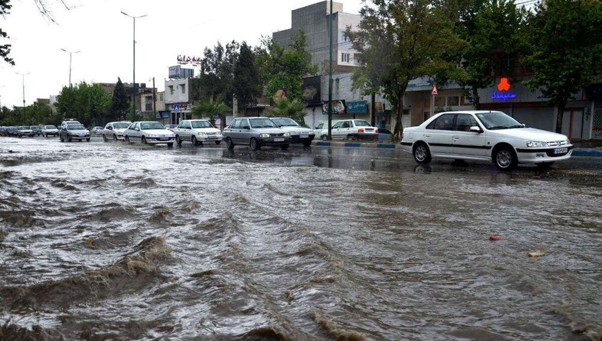 شیراز غرق در آب؛ بارندگی شدید و آبگرفتگی معابر، زندگی شهروندان را مختل کرد