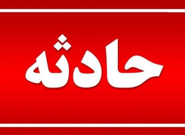 برخورد دو دستگاه کامیون با مینی بوس حادثه آفرید