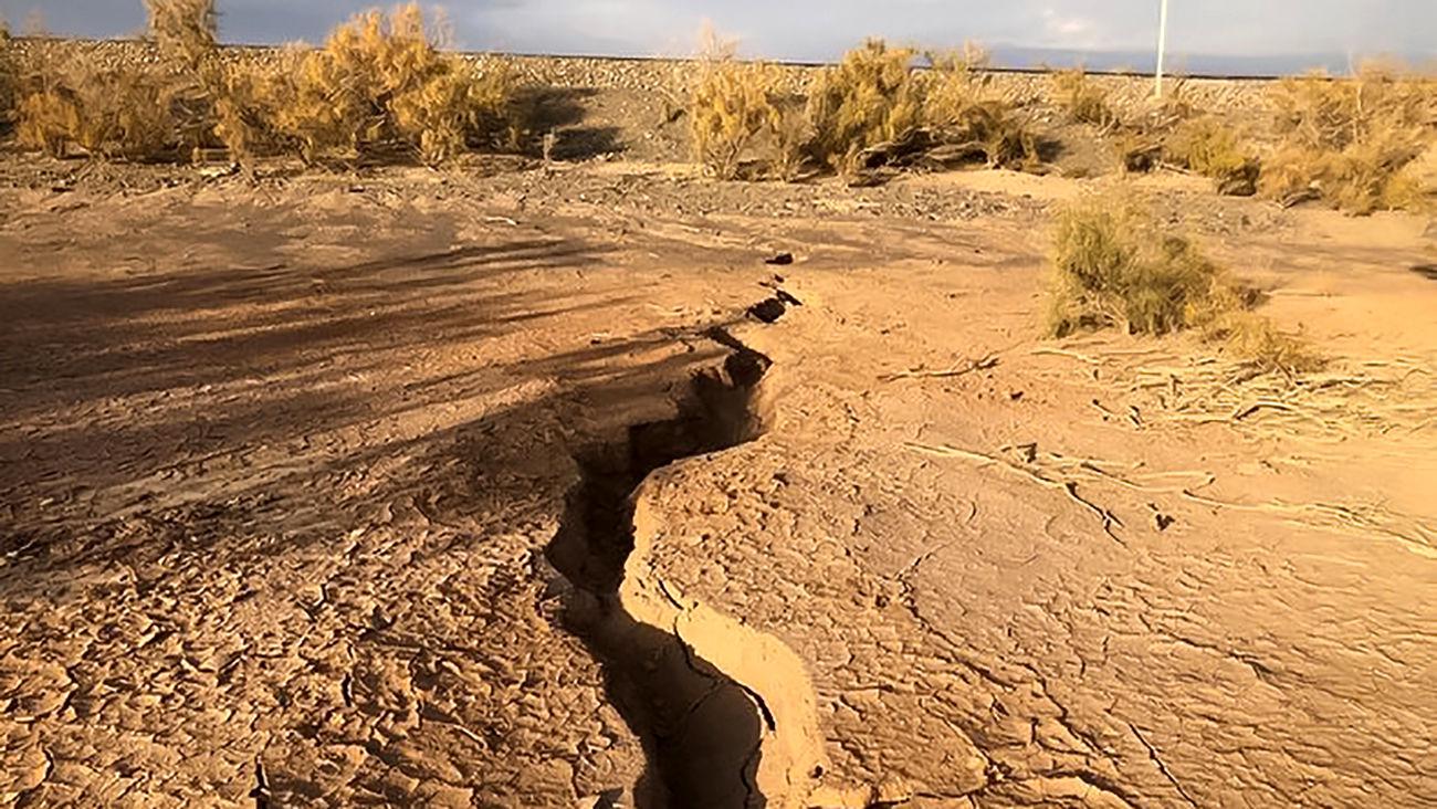 کبودی فرونشست زیر چشم تهران + عکس