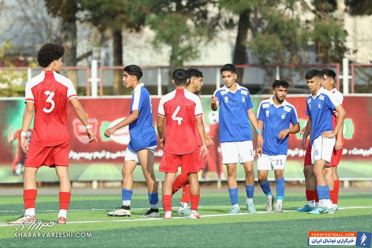 فرق استقلال و پرسپولیس، از زمین تا آسمان!