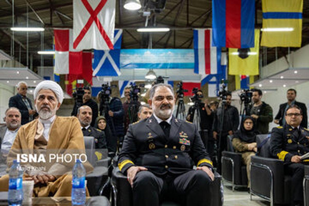 دیدن این عکس را از دست ندهید   تصویری متفاوت از حاشیه نشست خبری فرمانده ارشد ارتش