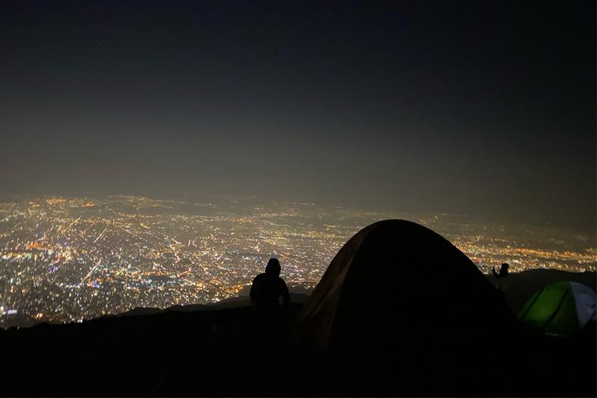 کوهنوردی شبانه در تهران: تجربه‌ای متفاوت از زیبایی‌های شب