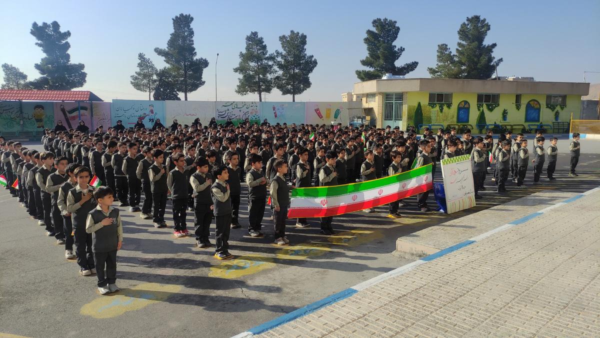 رتبه چهارم کشوری مسابقات سرود همگانی به دبستان پسرانه سمای نجف‌آباد رسید