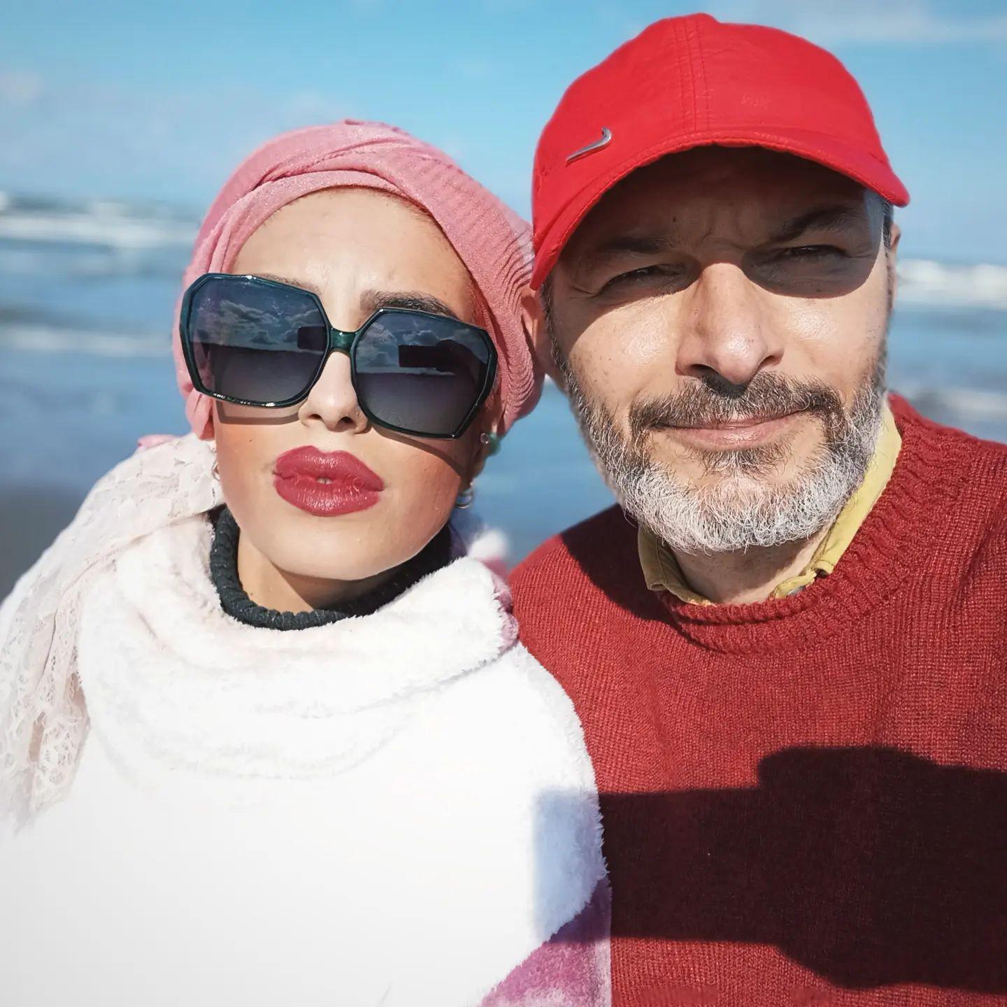 عکس عاشقانه رامین پرچمی با همسرش لب دریا