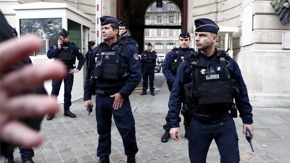پلیس فرانسه مرد مهاجم به یک کنیسه را کشت   خبرگزاری بین المللی