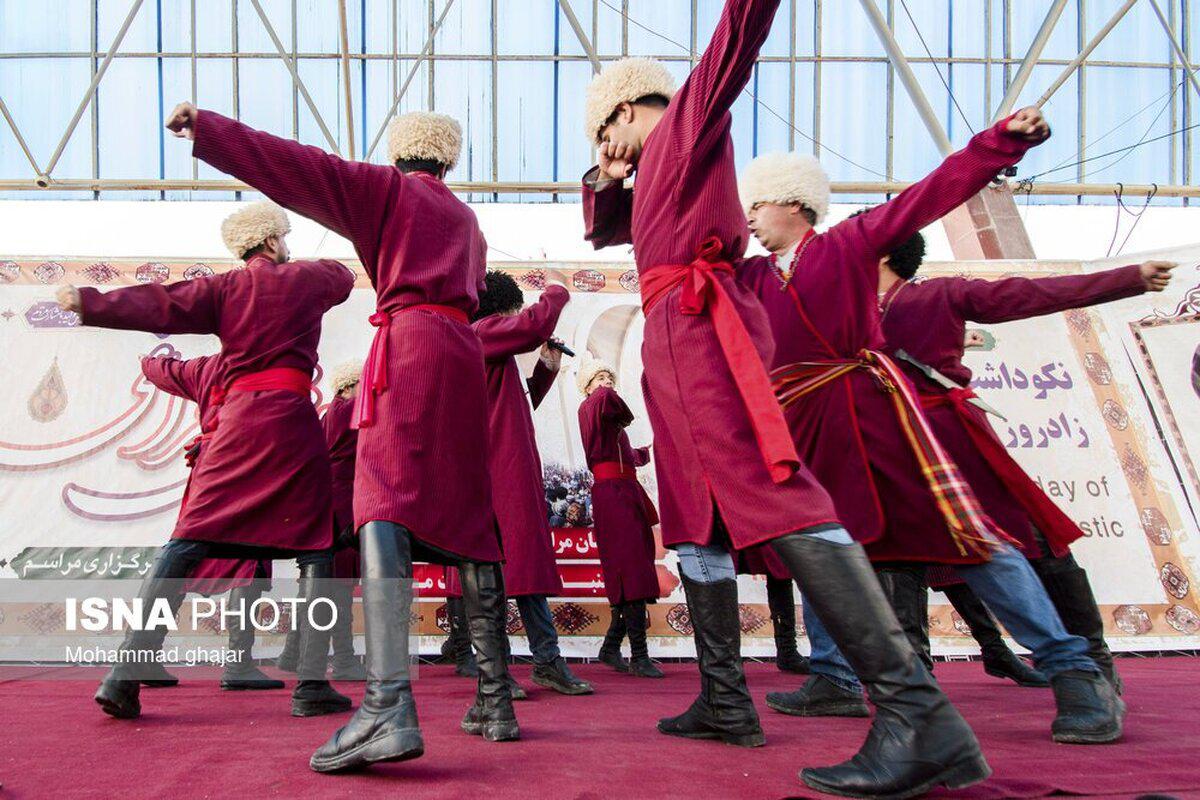 (تصاویر) نکوداشت زاد روز شاعر ترکمن ؛ مختومقلی فراغی