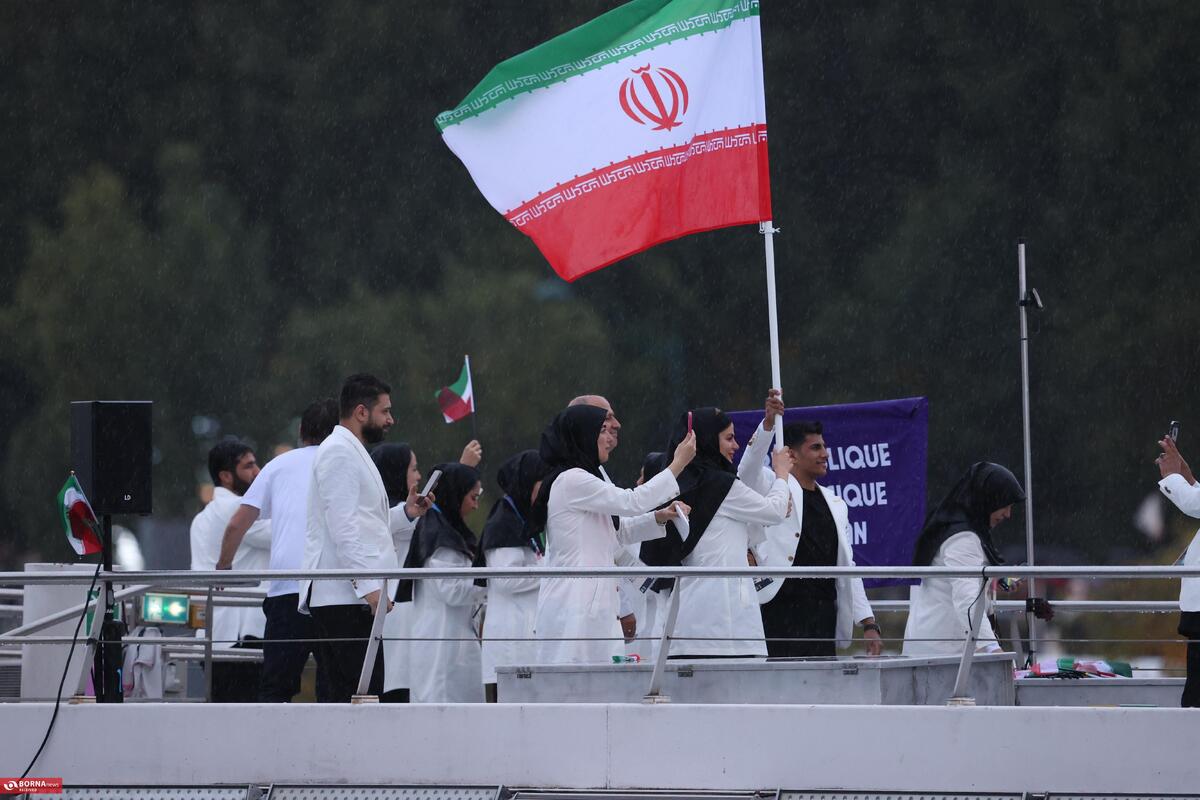 المپیک ۲۰۲۴ پاریس   عبور کاروان ایران از روی رودخانه سن