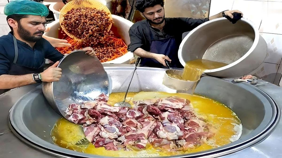 غذای خیابانی در پاکستان؛ پخت ۸۰ کابلی پلو با گوشت در لاهور (فیلم)