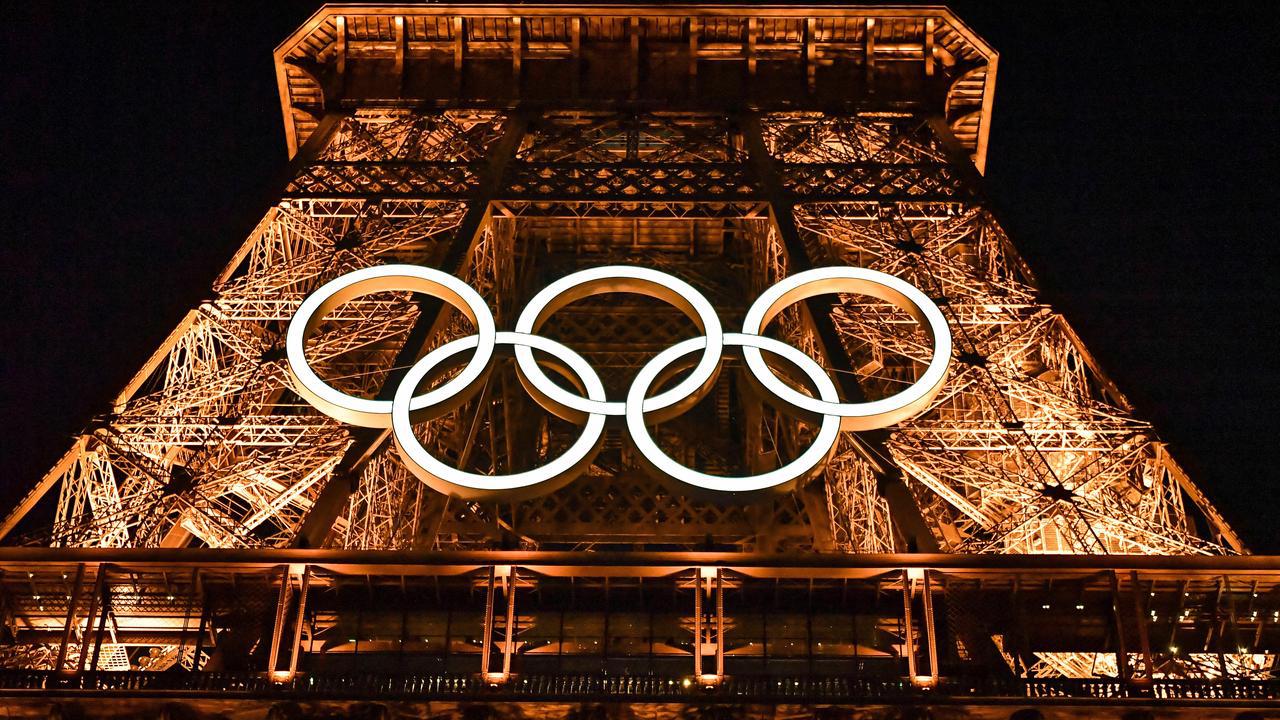 نورافشانی خاص برج ایفل، سمبل شهر پاریس در شب افتتاحیه المپیک2024