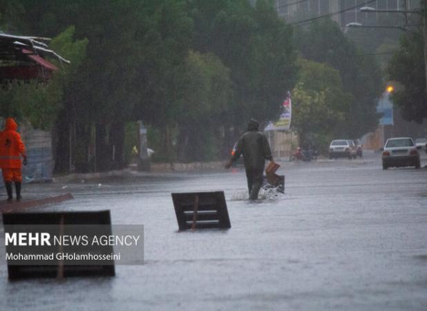 آبگرفتگی معابر در صومعه سرا