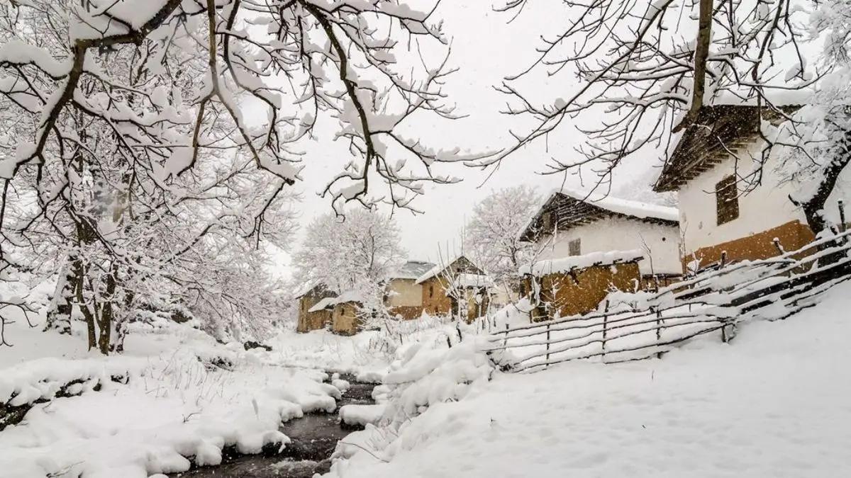 بارش ۹۰ سانتی‌متری برف در ارتفاعات تالش؛ برفروبی ۱۷۵ کیلومتری محورها (ویدئو)