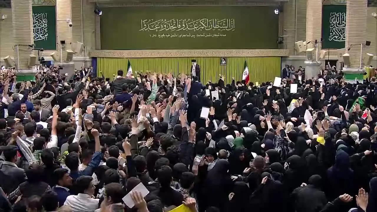 ببینید   ویدئویی از ورود رهبر انقلاب به حسینیه امام خمینی(ره) به منظور دیدار با هزاران نفر از دانش‌آموزان و دانشجویان