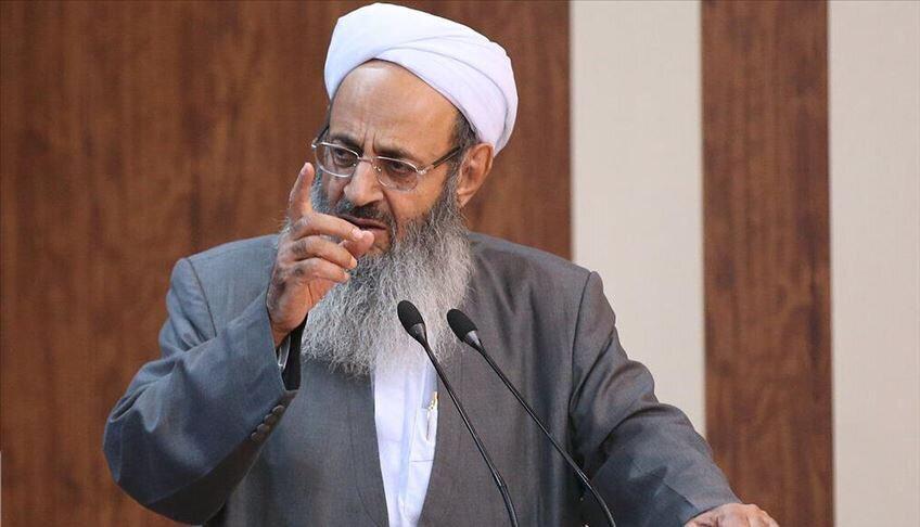 مولوی عبدالحمید: اینجا مساجد اهل سنت بیشتر است اما شهدای شیعه بیشتر هستند این برای من باعث شرمندگی است / ما باید کنار هم شهید شویم