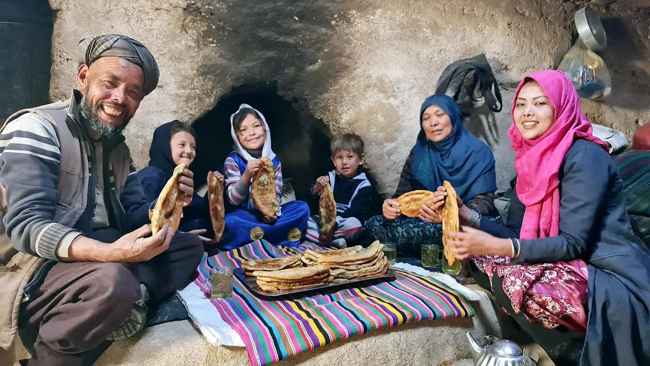 (ویدئو) غذای روستایی در افغانستان؛ پخت بولانی در یک غار دورافتاده