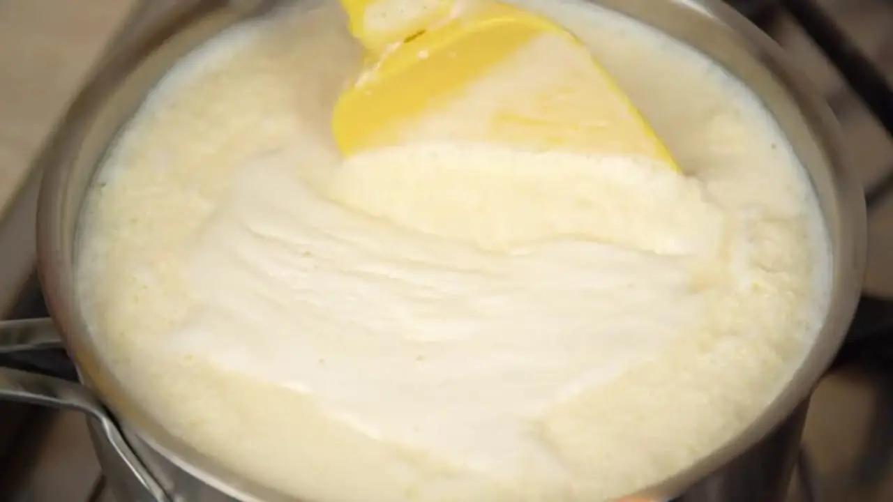 (ویدئو) طرز تهیه پنیرخانگی با تخم مرغ و شیر به روش آشپز برلینی